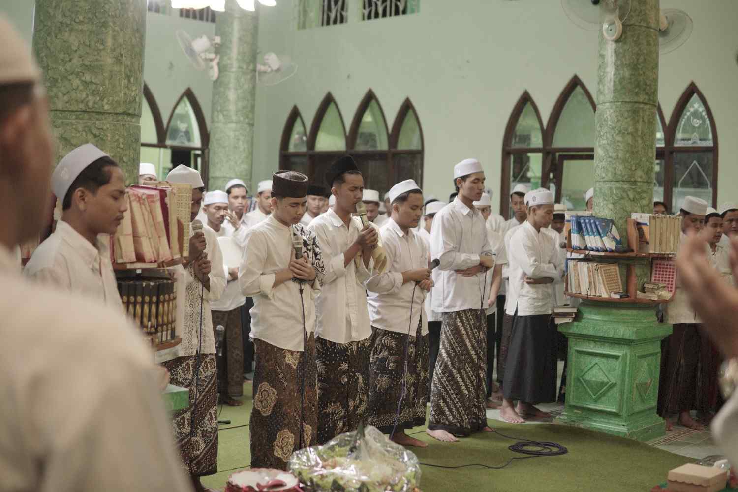 Manajemen Keuangan ala Santri Mengajarkan Keseimbangan Dunia