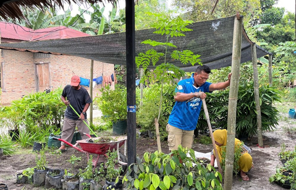 Pembuatan Rumah Bibit, Desa Denai Kuala, Deli Serdang (FB Hapsari Sumut)