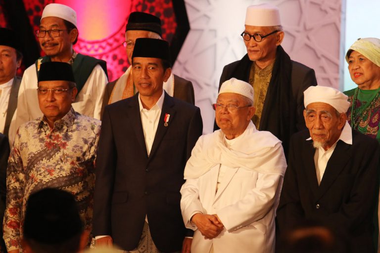 Melampaui Politik Daun Salam