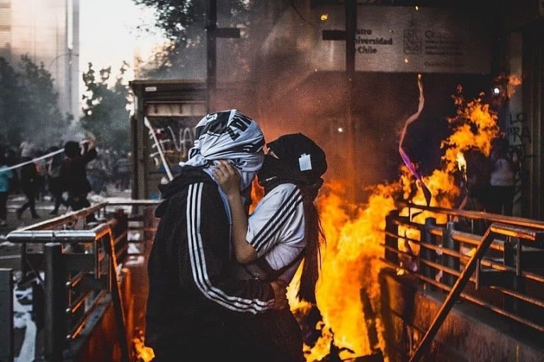 Kisah Pilu-Kasih di Medan Aksi