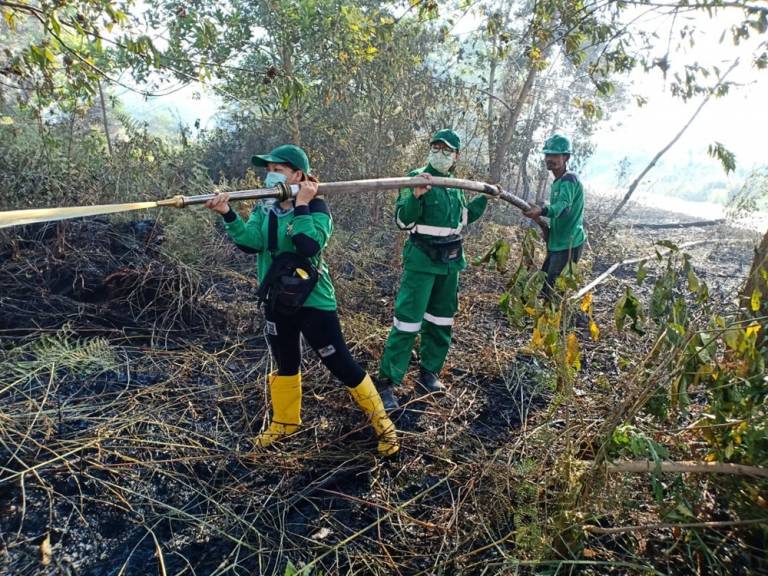 Para Srikandi Dibalik Padamnya Kebakaran Lahan di Palangka Raya