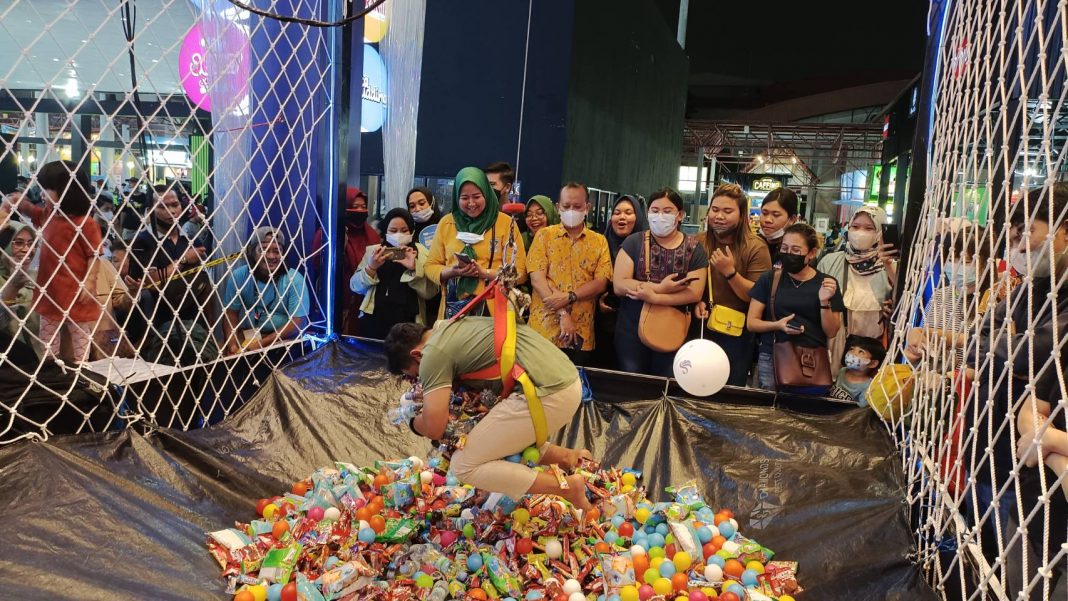 geotimes - Yuk Main Human Claw di Jakarta Fair