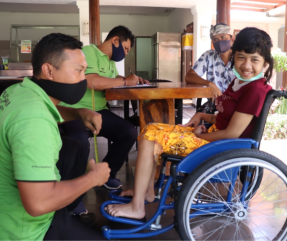 Proses penyediaan alat bantu kursi roda adaptif oleh Puspadi Bali