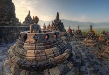 Candi dan Imaginasi Menemukan Indonesia