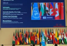 Aku Menunggumu di Balik Pintu Bahasa Masih dengan Debar yang Sama