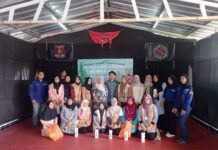 Dorong Keluarga Sehat, Mahasiswa FISIP UHAMKA Gelar Pelatihan Hidroponik